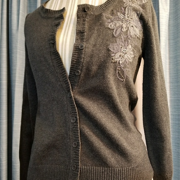 🌻🌺🌻CUTE FLORAL CARDIGAN!! - Picture 3 of 6